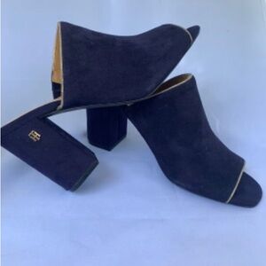 Tommy Hilfiger Sayna Dark Blue Suede/Gold Piping 4” Open Toe Heeled shoes. Size7